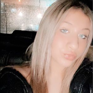 Meet your Posher, Claire